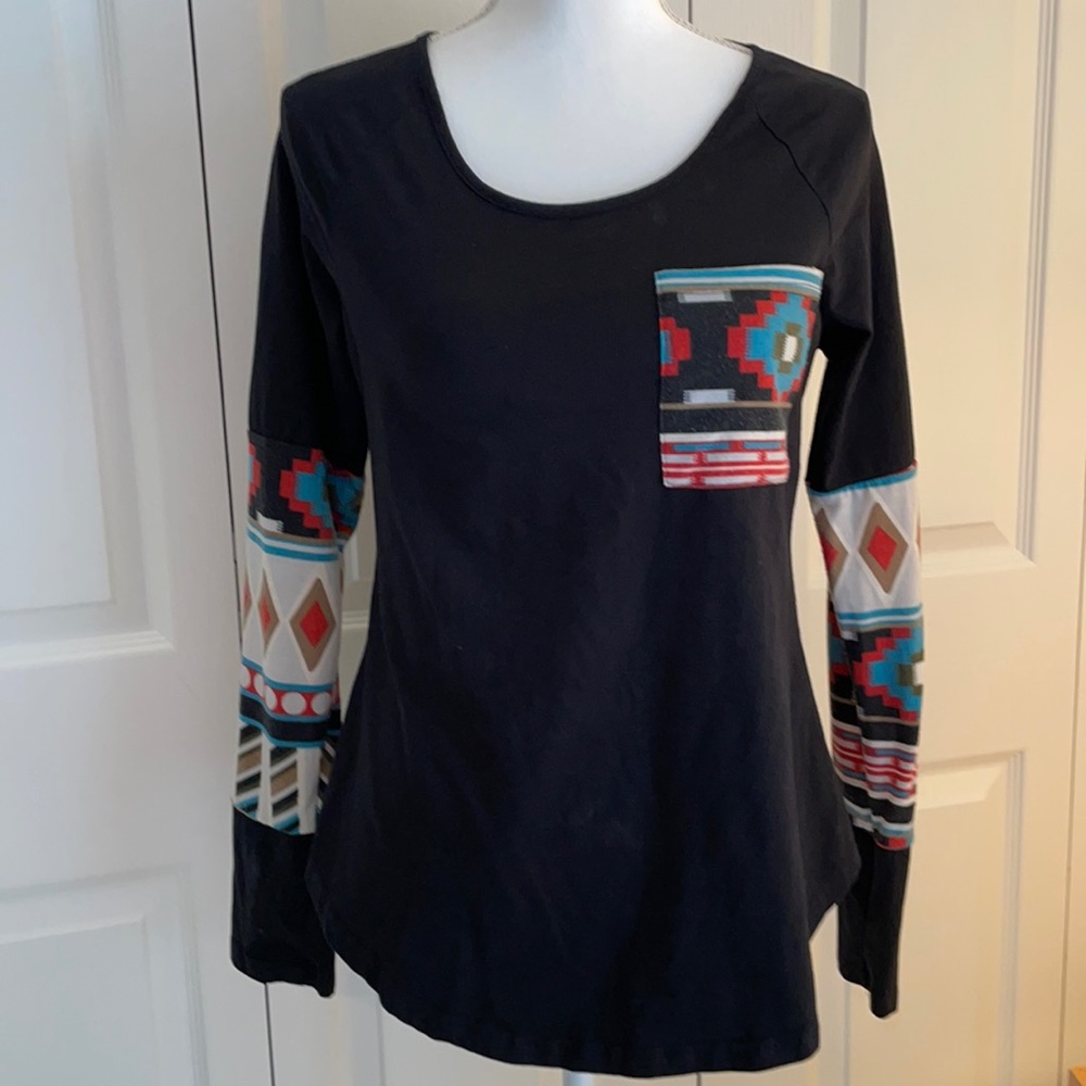 Women’s SZ M Long Sleeve Black Aztec Print Shirt